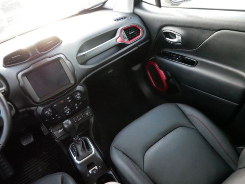 Used 2023 Jeep Renegade Trailhawk w/ Trailhawk Elite Group image 11