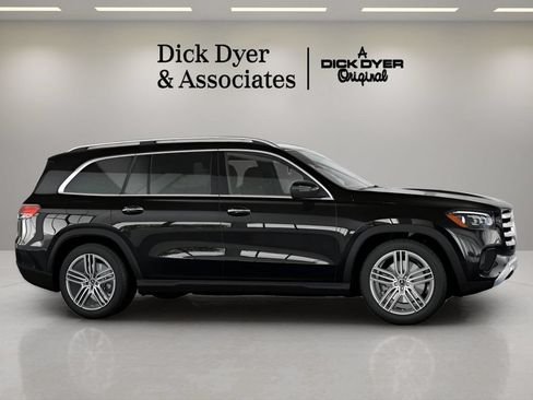 Used 2025 Mercedes-Benz GLS 450 4MATIC image 10