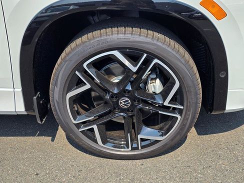 New 2026 Volkswagen Tiguan SEL R-Line AWD/4WD image 9