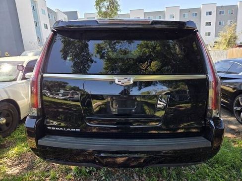 Used 2017 Cadillac Escalade ESV Premium Luxury image 4