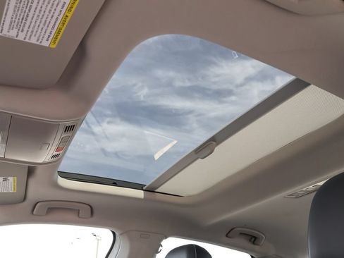 Used 2024 Volkswagen Jetta SE w/ Panoramic Sunroof Package FWD image 8
