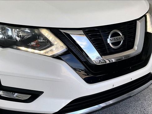 Used 2017 Nissan Rogue SV w/ SV Premium Package image 37