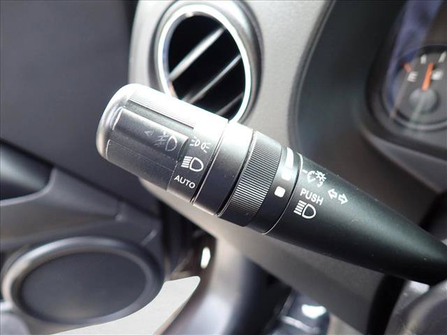 Used 2016 Jeep Patriot High Altitude AWD/4WD image 16