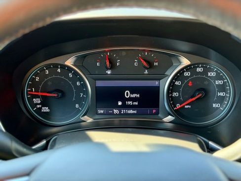 Used 2023 Chevrolet Equinox Premier image 9