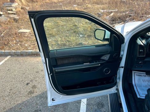 Used 2020 Ford Expedition Limited image 12
