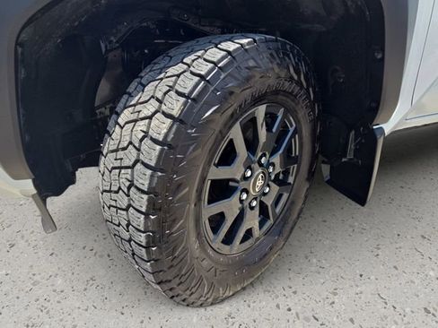 Used 2025 Toyota 4Runner SR5 AWD/4WD image 33