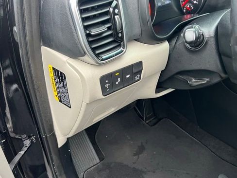 Certified 2022 Kia Sportage EX w/ EX Technology Package image 11
