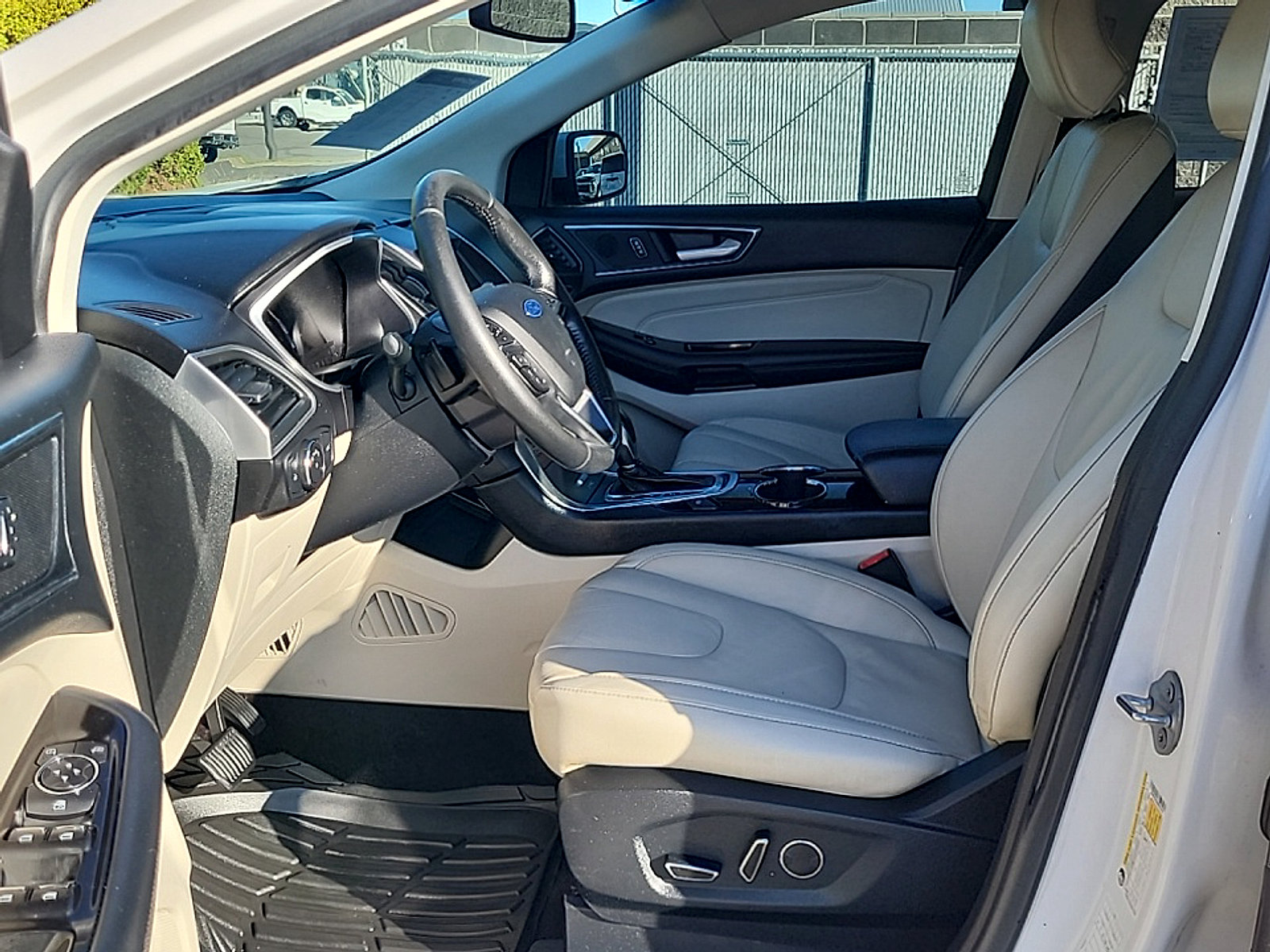 Used 2017 Ford Edge Titanium w/ Technology Package AWD/4WD image 13