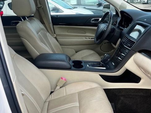 Used 2019 Lincoln MKT AWD image 15