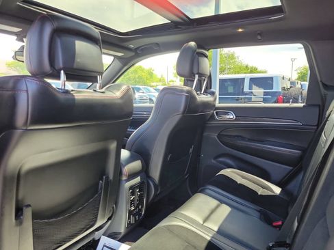 Used 2017 Jeep Grand Cherokee Trailhawk w/ Trailhawk Luxury Group AWD/4WD image 15