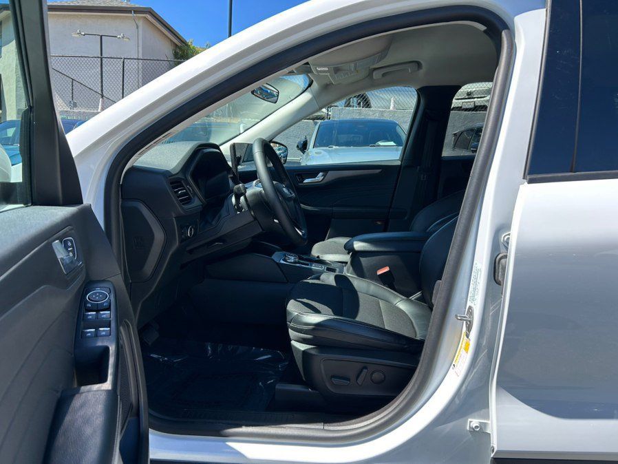 Used 2023 Ford Escape SE FWD image 11