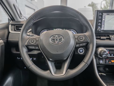 Used 2021 Toyota RAV4 Limited image 9