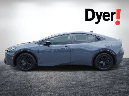 Used 2025 Toyota Prius LE FWD image 7