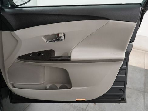 Used 2013 Toyota Venza LE FWD image 24