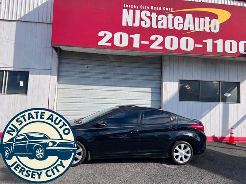 Used 2013 Hyundai Elantra Limited w/ Technology Pkg FWD image 2