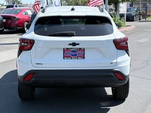 New 2026 Chevrolet Trax LT w/ Driver Confidence Package FWD image 5