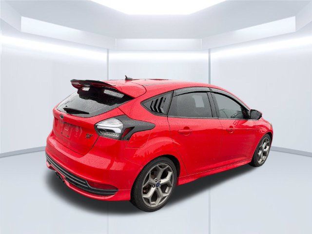 Used 2017 Ford Focus ST FWD image 5