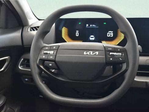 Used 2025 Kia K4 image 24