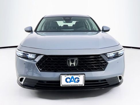 Used 2023 Honda Accord Touring image 2