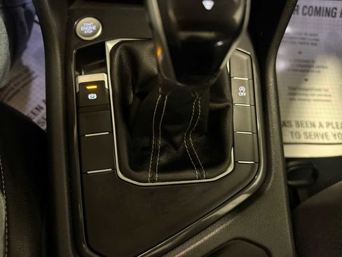 Certified 2022 Volkswagen Tiguan SE image 35
