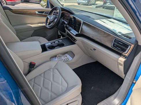 Used 2025 Volkswagen Atlas SE image 26