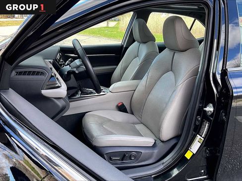 Used 2023 Toyota Camry XLE w/ Navigation Package FWD image 9