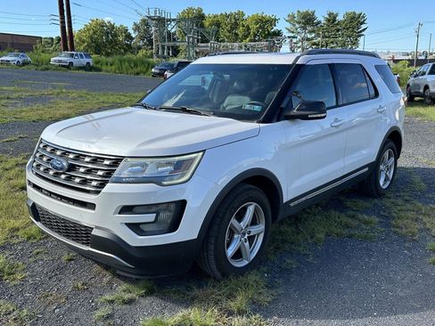 Used 2016 Ford Explorer XLT w/ Equipment Group 202A AWD/4WD image 4
