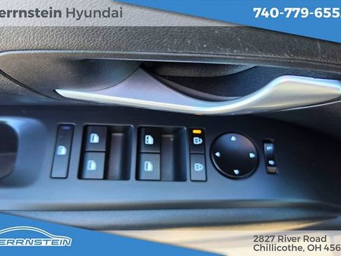 Used 2025 Hyundai Tucson SE image 14