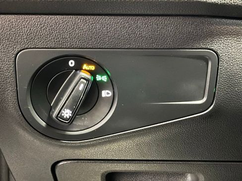 Used 2018 Volkswagen Tiguan S FWD image 12