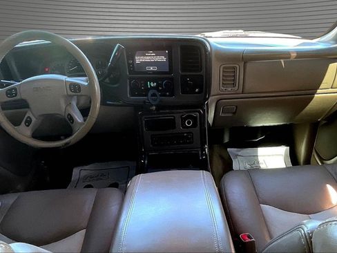 Used 2005 GMC Yukon Denali AWD/4WD image 7