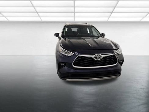 Used 2021 Toyota Highlander Limited image 2