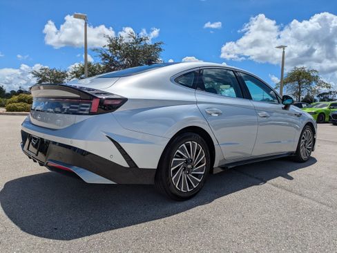Used 2024 Hyundai Sonata Limited FWD image 4