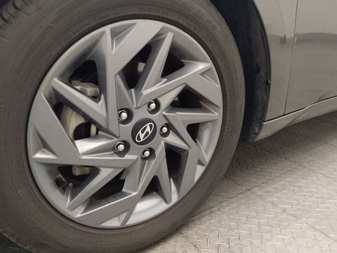Used 2024 Hyundai Elantra SEL FWD image 31