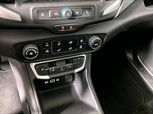 Used 2024 GMC Terrain SLE FWD image 25