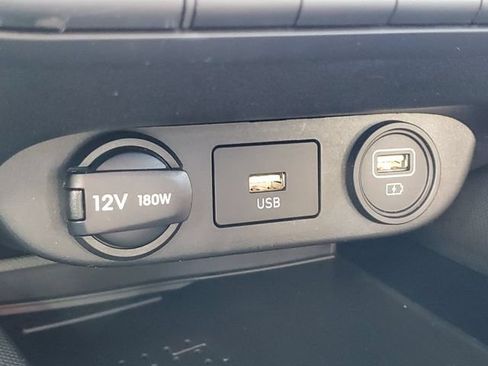 Used 2023 Hyundai Elantra Limited FWD image 21