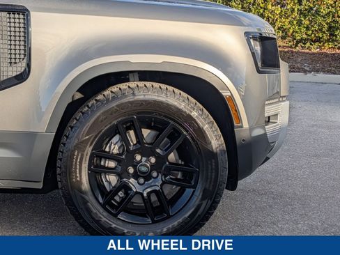 Used 2025 Land Rover Defender 110 S image 11