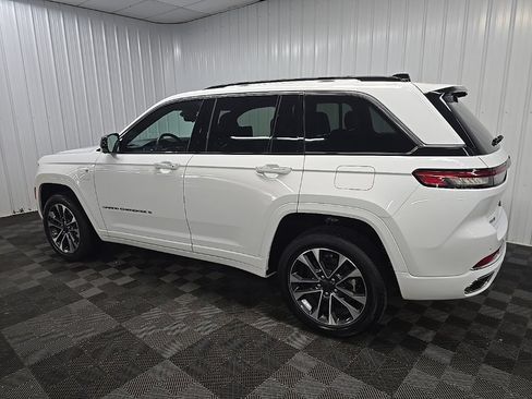 Used 2023 Jeep Grand Cherokee Overland w/ Advanced Protech Group III AWD/4WD image 4