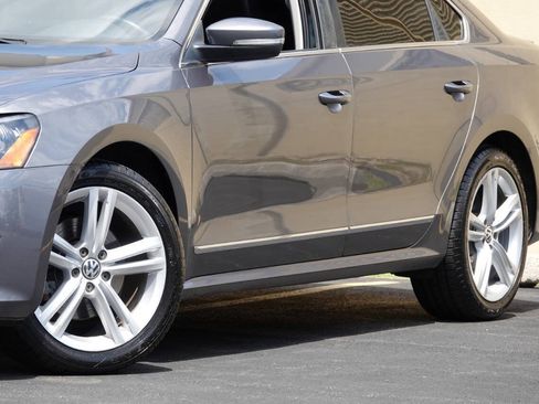 Used 2013 Volkswagen Passat TDI SEL Premium FWD image 4