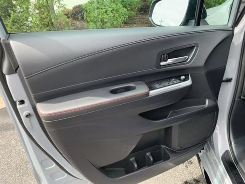 Used 2025 Toyota Sienna XSE FWD image 17