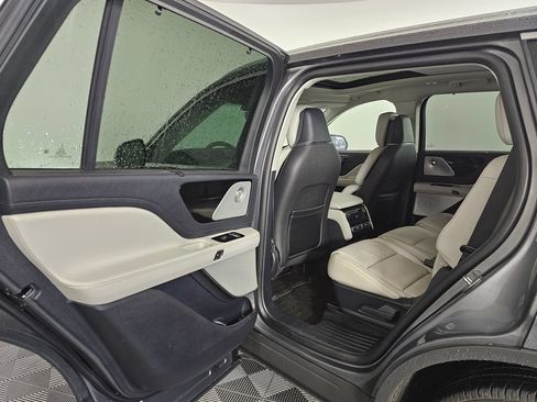 Certified 2025 Lincoln Aviator Reserve w/ Equipment Group 201A AWD/4WD image 18
