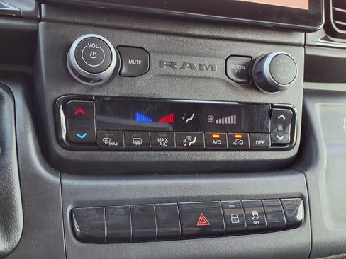 Used 2023 RAM ProMaster 2500 w/ Premium Convenience Group (B) FWD image 6