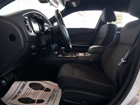 Used 2016 Dodge Charger SE w/ Popular Equipment Group image 10