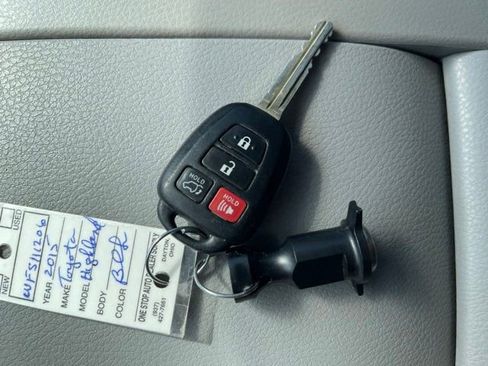 Used 2015 Toyota Highlander Plus FWD image 49