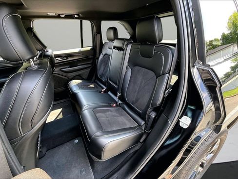 Certified 2024 Jeep Grand Cherokee Altitude AWD/4WD image 22