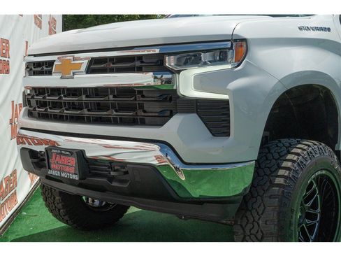 Used 2025 Chevrolet Silverado 1500 LT AWD/4WD image 28