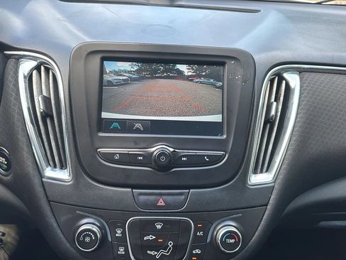 Used 2018 Chevrolet Malibu LT FWD image 11