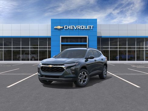 New 2026 Chevrolet Trax LT w/ Driver Confidence Package FWD image 8