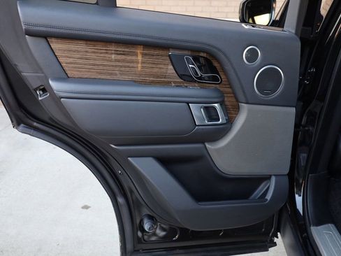 Used 2020 Land Rover Range Rover HSE image 18