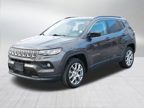 Used 2022 Jeep Compass Latitude image 3
