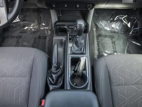 Used 2018 Toyota Tacoma TRD Off-Road w/ Four Season Floor Mat Package AWD/4WD image 30